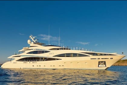 África I, el barco que alquiló por algo más de 200 mil euros la semana