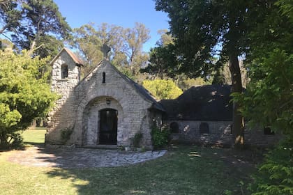 La iglesia de Santa Silvina, el campo que era de la familia Acevedo, y que en 1944 construyó una capilla a imagen y semejanza de la Porciúncula de Asís