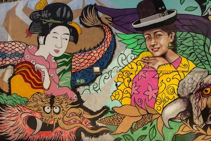 Cholita y geisha en mural de arte callejero que acerca Bolivia y Japón.