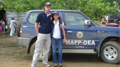 Durante la desmovilización de las Autodefensas Unidas de Colombia, con la OEA (2006)