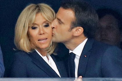 Bridgitte y su marido, el primer ministro francés, Emmanuel Macron no dudan demostrarse públicamente su amor.