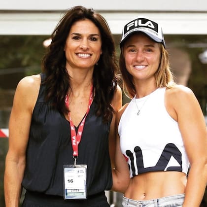 En el Lawn Tennis Club junto a su ídola, Gabriela Sabatini, a la que conoció personalmente en febrero de este año.
