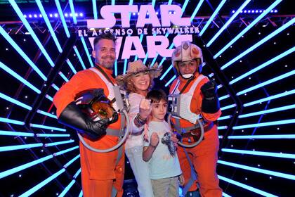 Soledad Silveyra y su nieto Milos dijeron presente en la primer de Star Wars: El ascenso de Skywalker