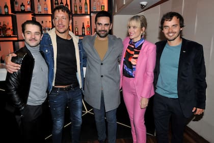 Reencuentro de amigos: Felipe Colombo, Nicolás Vázquez, Gonzalo Heredia, Brenda Gandini y Benjamín Rojas