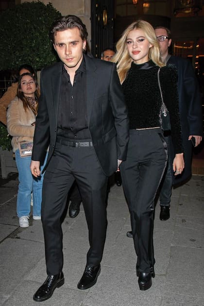 De novios desde principios de año, Brooklyn Beckham, el hijo mayor de David y Victoria, y la instamodel estadounidense Nicola Peltz fueron al desfile de Saint Laurent.
