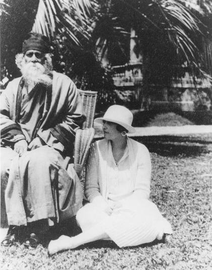 Victoria recibió en 1924 al bengalí Rabindranath Tagore, Nobel de Literatura en 1913, de quien se declaraba gran admiradora.