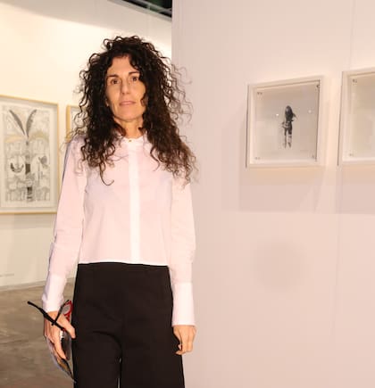 Cynthia Kohen es una de las artistas plásticas que intervendrán las sillas escolares en el Malba.