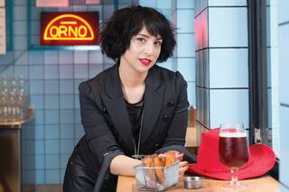 Tiene 35 años y maneja más de 120 empleados en sus locales gastronómicos