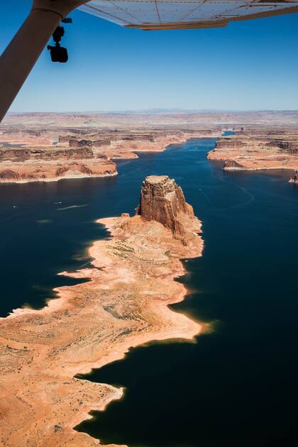 Sobrevuelo por los áridos Cañones de Arizona.