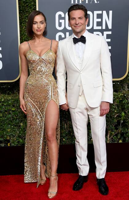 Pese a que suelen escaparle a las cámaras, Irina Shayk y Bradley Cooper posaron felices para las fotos