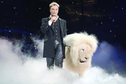 El dúo de magos de las Vegas se hizo famoso por sus actos con felinos en el escenario