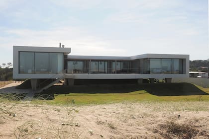 En 2011, Nico Repetto vendió su chacra de La Boyita a Alan Faena. Se mudó a una chacra tierra adentro en José Ignacio. Después de cinco años, a principios del verano los Repetto-Raggi inauguraron su nuevo hogar (proyecto del arquitecto Martín Rodríguez)