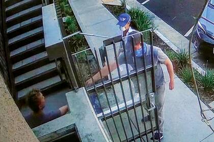 Según confirmó Richard Ayoub, director ejecutivo de la ONG, los duques se enteraron a través de la madre de Meghan, Doria Ragland, que los repartidores no daban abasto y se anotaron para hacer el delivery de la comida ellos mismos el domingo de Pascua y el miércoles 15.