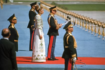 El sha de Irán dedica unas palabras a sus invitados durante las celebraciones por los 2500 años del Imperio persa, en octubre de 1971. Considerada “la fiesta del siglo”, duró una semana y costó 200 millones de dólares.