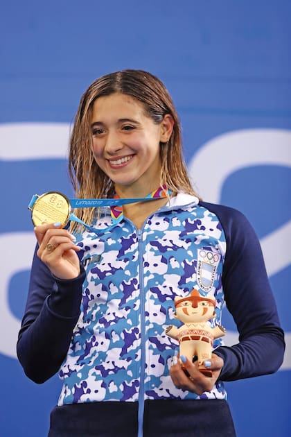 Al año siguiente, logró alzarse con tres medallas de oro en los Juegos Panamericanos (400, 800 y 1500 metros libres) y se convirtió en la primera nadadora argentina en ganar tres medallas doradas en un Panamericano.