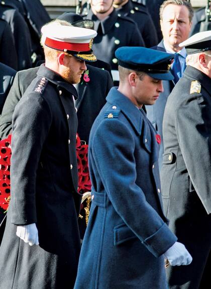 El príncipe Harry desfiló con su hermano. Semanas atrás, el hijo menor del príncipe Carlos confirmó los rumores de distanciamiento con William. “Estamos transitando caminos diferentes, pero siempre voy a estar para él y sé que él siempre estará para mí”, dijo.