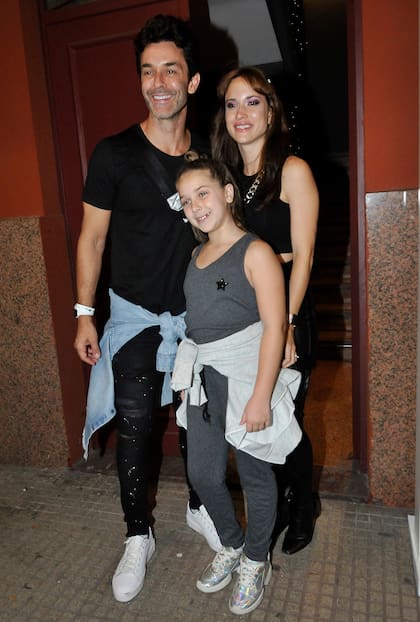 Mariano Martínez junto a su pareja, Camila Cavallo, y su hija, Olivia