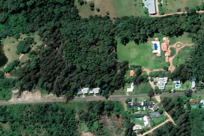 La vista de “La Mary” desde un satélite, en Google Earth, ofrece una dimensión exacta de la propiedad atravesada por un bosque frondoso