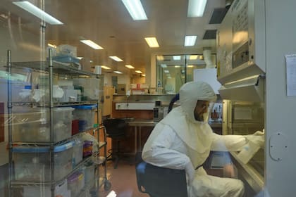En el Centro de Contención Biológica trabajan 19 científicos especializados en el manejo de microorganismos de alto riesgo