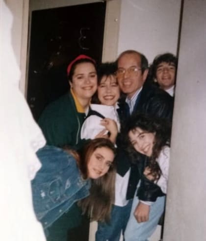 Verónica Walfisch, Claudia Flores, Adriana Salonia, Laura Novoa y Fabián Vena junto a Rodolfo Ledo