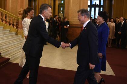 Macri recibe a Moon Jae-In y su mujer