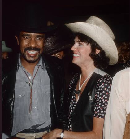 Richard Pryor en los buenos tiempos con Jennifer Lee Pryor, la esposa con la que se casó dos veces y compartió los últimos momentos de su vida; la imágen corresponde a su primer matrimonio en 1982, que duró solo un año