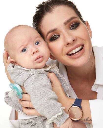 En su imagen de presentación, la China y su hijo Amancio son dos gotas de agua.