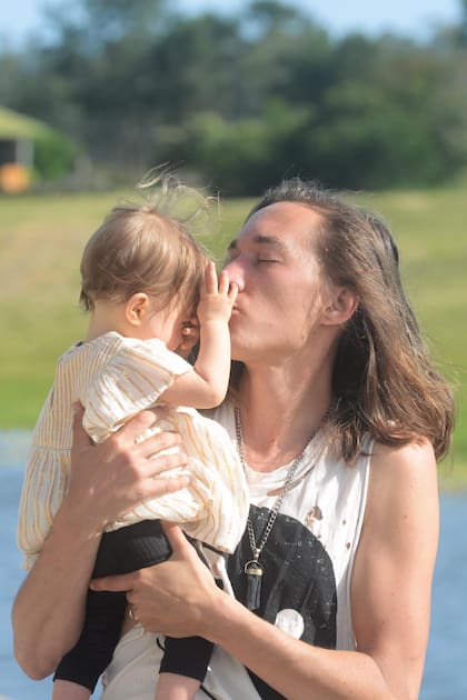 “A cada persona que le contaba que estaba embarazada, no me creía, pensaba que era una broma. Quién me iba a creer si yo toda la vida tuve un discurso antimadre”