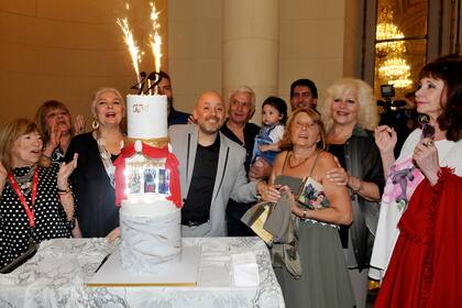 Junto a Fanny Mandelbaum, familiares y amigos, Muscari festejó la distinción