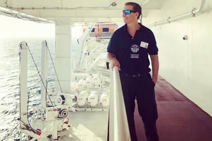 Marcelo Nahin es un médico argentino que trabajó en el barco hospitalario USNS Comfort