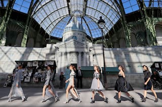 Chanel, de paseo por el Sena