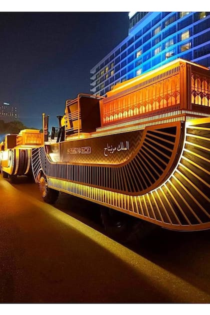 Así adornaron los vehículos donde transportaron las momias reales, para imitar los antiguos medios de transporte egipcios