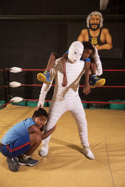 Una divertida foto con la Momia, uno de los personajes emblemáticos del programa de lucha.