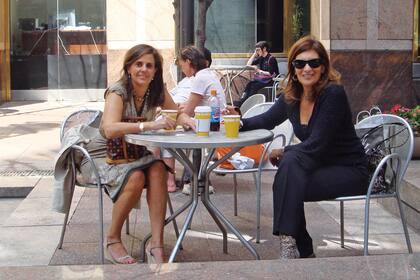 Un café en Manhattan, en el mismo viaje que compartió con Martin. “En una época llegamos a hacer juntas bijouterie”, recuerda la abogada.