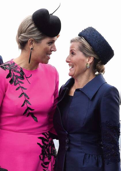 El segundo y último día, Guillermo y Máxima estuvieron acompañados, en gran parte, por los duques de Wessex, con quienes también mostraron mucha cercanía. El príncipe Eduardo y la condesa Sophie Rhys Jones también se sumaron a un recorrido por el barrio de Brixton.