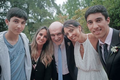 "Me emocionó mucho mi hija, que habló de su profundo amor por Mechi. Y también Mechi cuando habló de lo que significa que estemos todos juntos", contó el economista