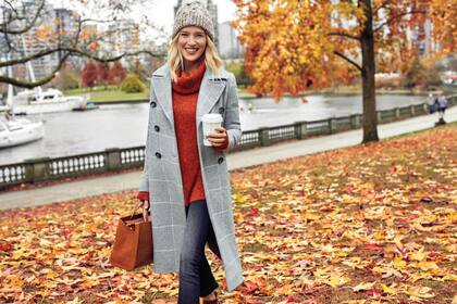 Luisana Lopilato volvió a posar para Vitamina, y es fanática de los abrigos de la marca