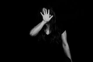 8M. Abusos y maltratos: en el Día Internacional de la Mujer, las violencias silenciadas que sufren en su vida