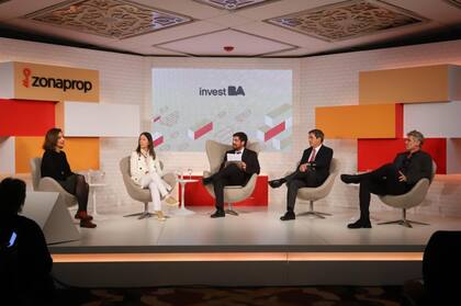 Valeria del Puerto (Consejo Profesional de Arquitectura y Urbanismo), Cynthia Goytia (UTDT), Ignacio Federico (LA NACION), Martín Mom (Rehau) y Pablo Saubidet (Nomada)