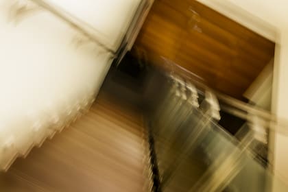 El "vértigo posicional paroxístico benigno", un cuadro que se prolonga por hasta 60 segundos, durante los cuales la persona siente que gira o que gira todo lo que tiene a su alrededor