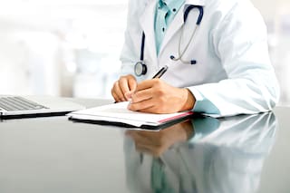 Salud en crisis: atraso del 381% y sin debate