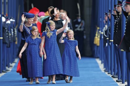Junto a sus hermanas, Amalia y Ariane, el día de la consagración de Guillermo Alejandro como rey de los Países Bajos
