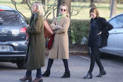 La trilliza María Eugenia junto a su tercera hija, Laura