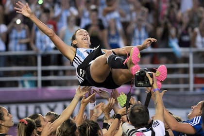 Luciana Aymar se retiró campeona de Champions Trophy con las Leonas, en Mendoza 2014