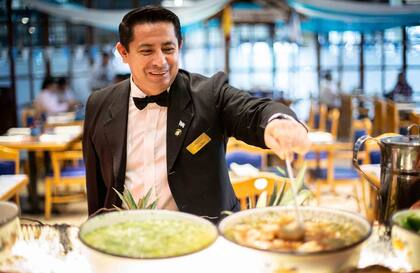 El Unicafé es uno de los restaurantes tradicionales de Guayaquil. Al mediodía se estila el buffet.