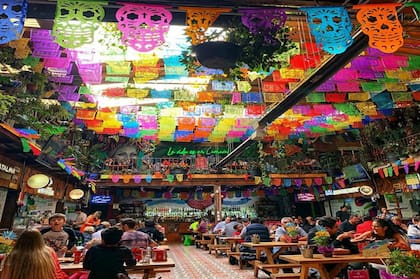 Comedor de los Milagros es el restaurante, ubicado a una cuadra del hostal, en el que come el grupo de varados