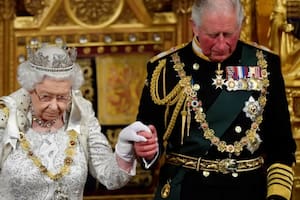 ¿Comenzó una transición silenciosa entre la reina Isabel y el príncipe Carlos?