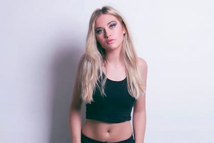 Tiene 22 años, trabaja como modelo y estudia para martillera pública