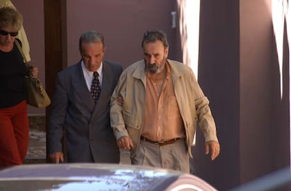 Una de las pocas imágenes de Ernesto Rodríguez al ser liberado de sus captores en enero de 2004.