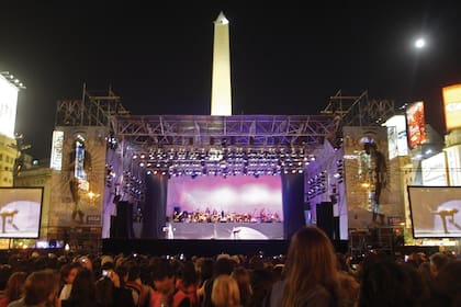 El imponente escenario con el Obelisco de fondo a "sala llena"